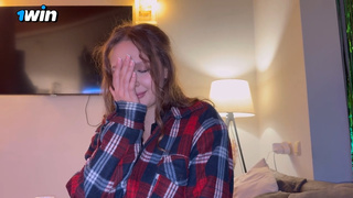 А если узнают? Проиграла жопу сводному брату в ставке!